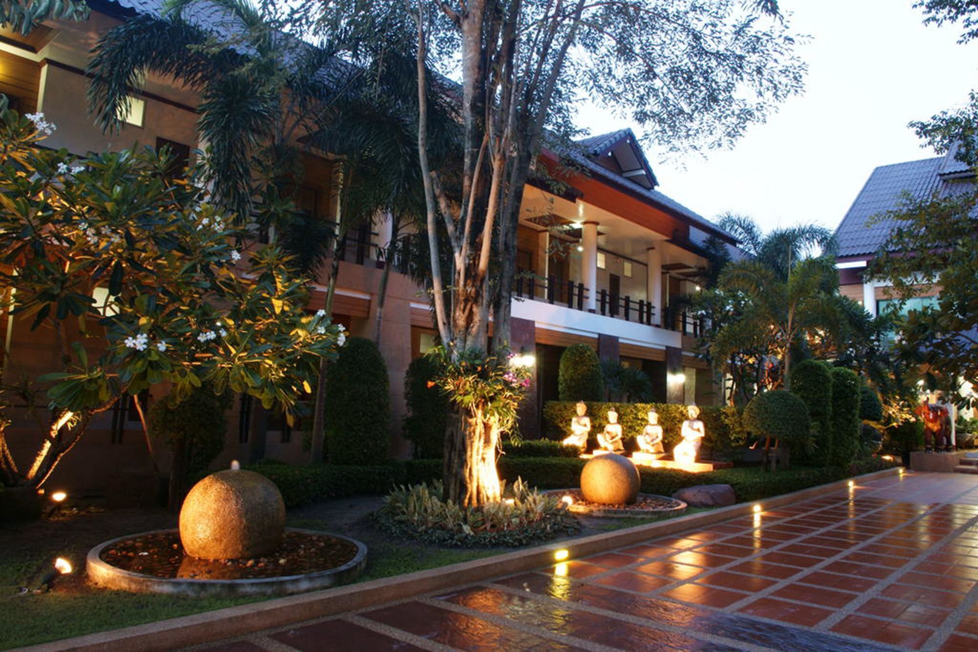 Juntra Resort And Hotel Nakhon Nayok Exterior photo